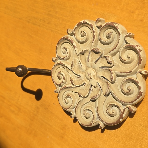 Ornate Cream Wall Hook - Picture 3 of 3